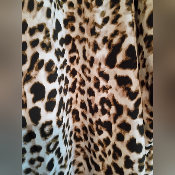 Calvin Klein Leopard Print Women's Top with Black Accents Size Large. - Picture 7 of 10